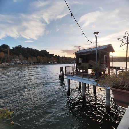 Ferienwohnung Chalet Romantico Sul Lago Anguillara Sabazia Exterior foto