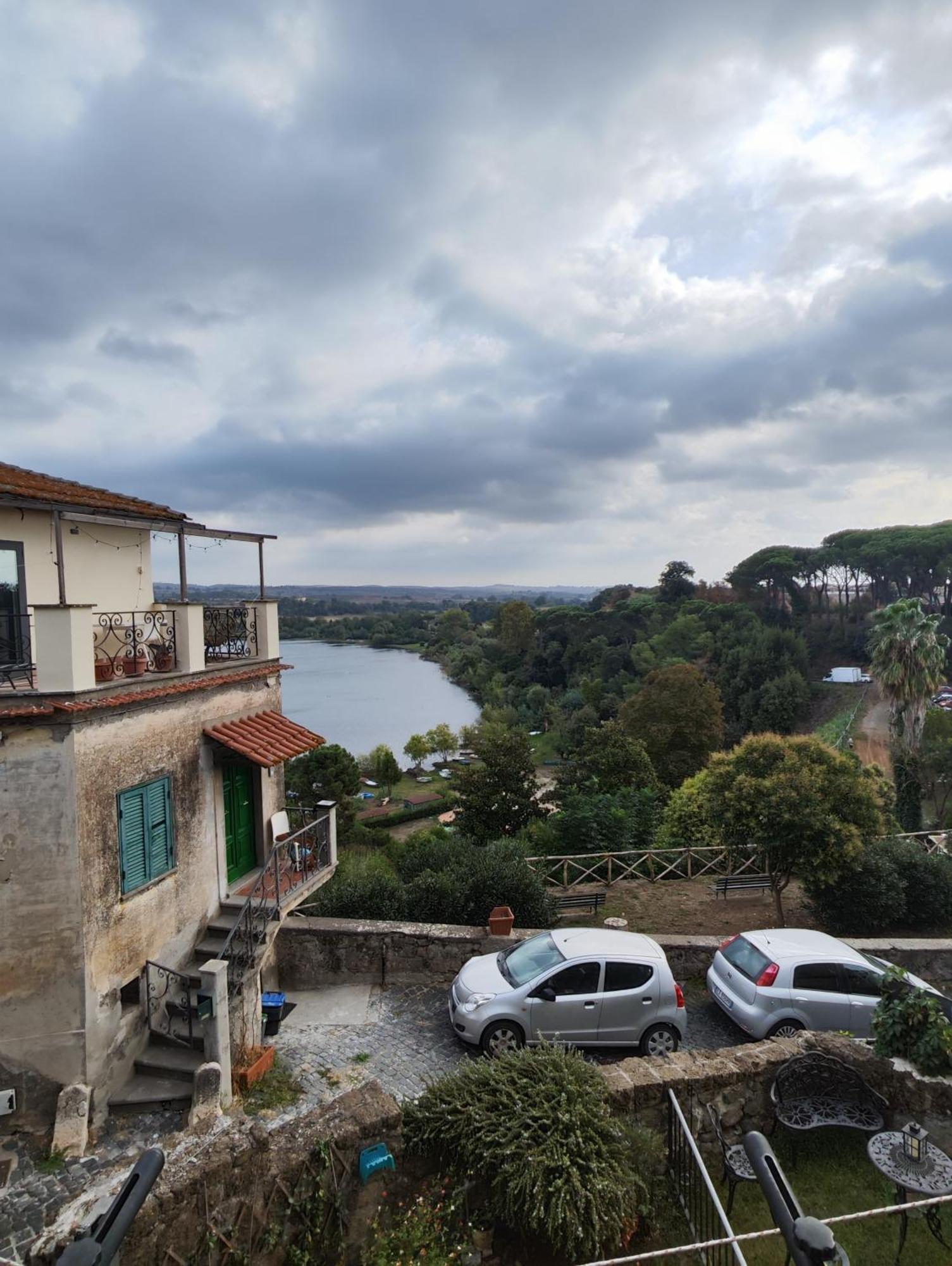 Ferienwohnung Chalet Romantico Sul Lago Anguillara Sabazia Exterior foto