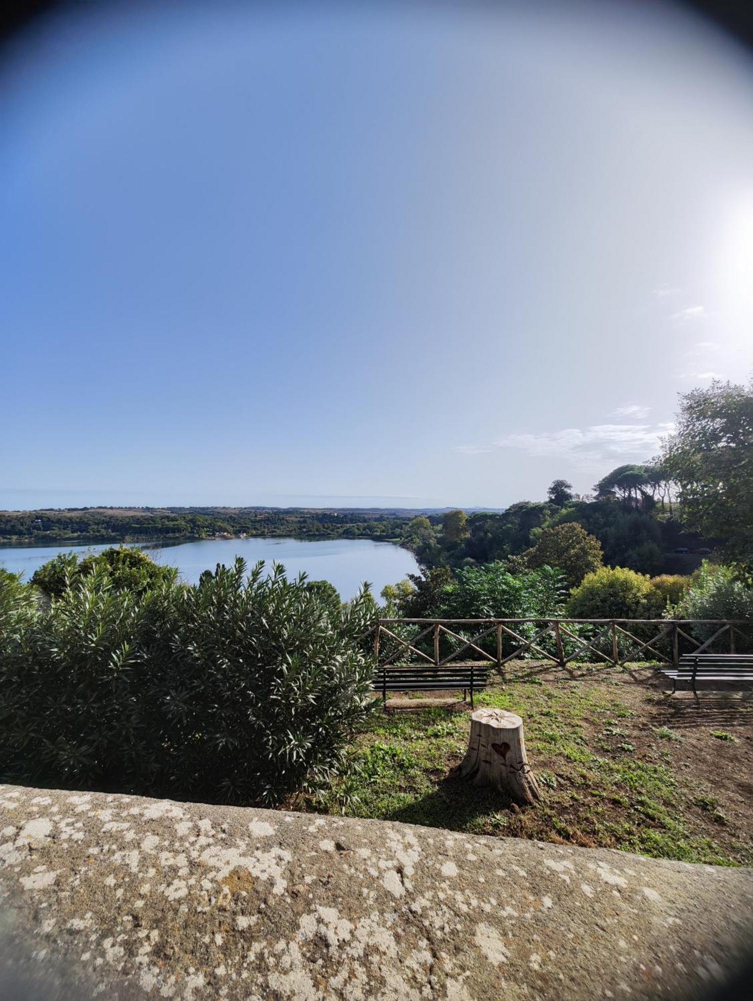 Ferienwohnung Chalet Romantico Sul Lago Anguillara Sabazia Exterior foto